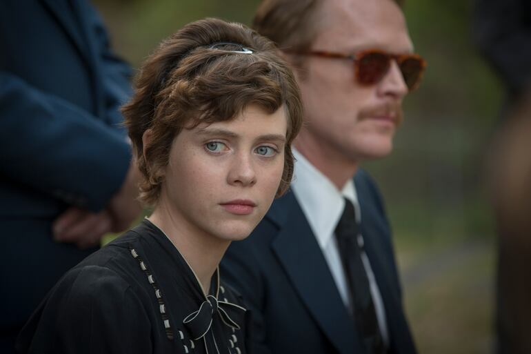 (L-R) Sophia Lillis and Paul Bettany star in UNCLE FRANK
Photo: Brownie Harris
Courtesy of Amazon Studios