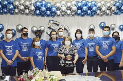La actual presidenta de la firma, la Lic. María Stella Cassanello (centro), junto a algunos colaboradores de Luis Cassanello SAIC.