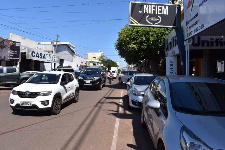 El centro comercial registra un intenso movimiento los fines de semana.