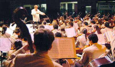 Florentín Giménez dirigiendo la Orquesta Sinfónica Nacional en un concierto realizado en el año 2005.