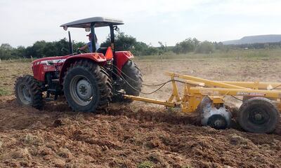 El MAG anunció la preparación de suelos en forma mecanizada en pequeñas fincas.