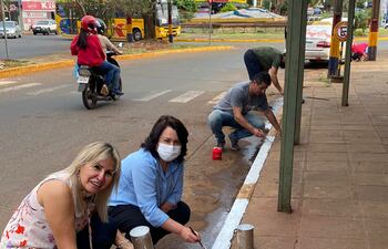 En forma voluntaria y espontáneamente los comercianes empezaron a mejorar el aspecto del nuevo circuito comercial, a la espera de la llegada de turistas.