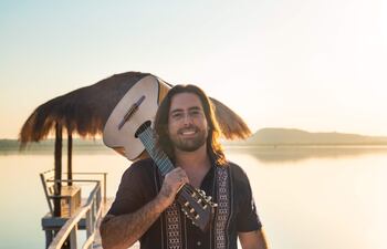 Yaco anticipa su EP "Raíz" con la canción "Tierra", ya disponible en plataformas.