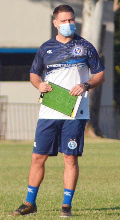 Daniel Farrar, en funciones en Villa Elisa.