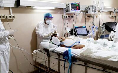 En los hospitales públicos faltan insumos, denuncian enfermeros y familiares de pacientes.