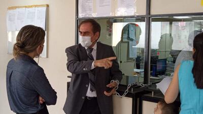 El abogado César Bóbeda se encadenó esta mañana  en la Corte por tiempo indefinido.