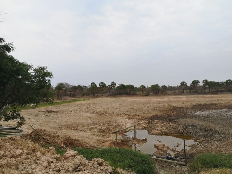Los ganaderos logran sacar agua en las cercanias de los viejos tajamares; se denominan bolsas de agua en pequeñas cantidades.