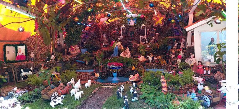 Así luce el pesebre hidráulico gigante que desde hace 66 años arman en la quinta familiar de los Sabaté, ubicada en el barrio Bella Vista de la ciudad de Luque.