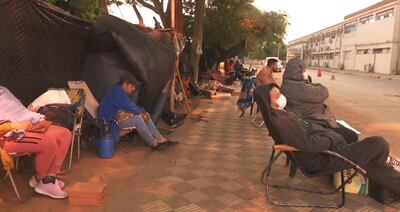 Familiares de internados en IPS piden acceso a sus pacientes.