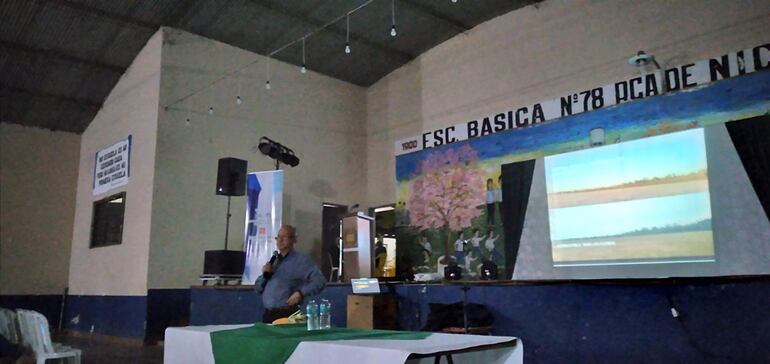 El Ing.Agr. Ken Moriya, brindó algunas sugerencias para mejorar rendimiento productivo mejorando el suelo