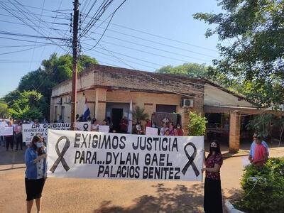 Protesta contra médicos en Ybycuí.