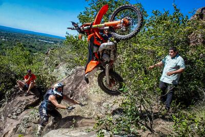 Trepadas y situaciones espectaculares se vivieron en Tobatí.