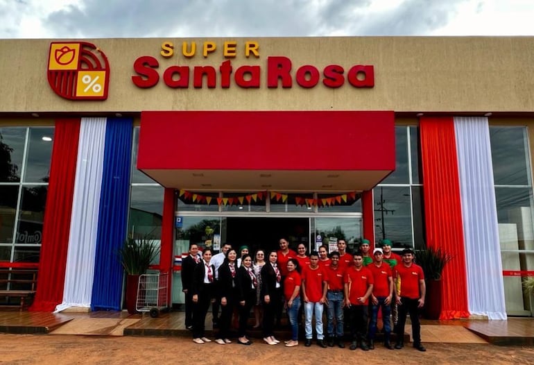 El supermercado Santa Rosa acompaña el crecimiento de su comunidad desde hace 34 años ofreciendo la más amplia variedad de productos para los pobladores del distrito