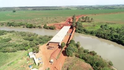 Las obras del puente sobre el río Monday se encuentran en un estado avanzado.