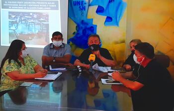 Conferencia de prensa de la UNE este martes.