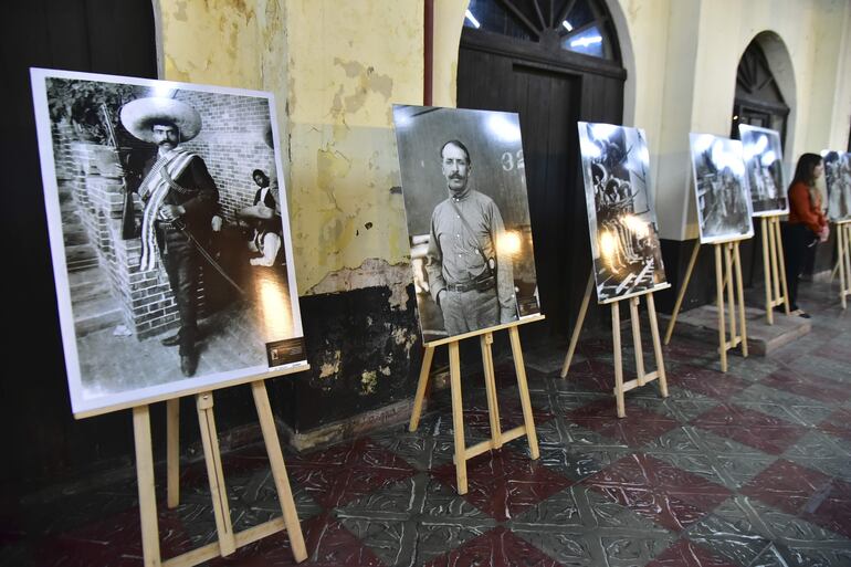 En la exposición fotográfica personificaron a los principales personajes de la revolución y se explicaron los orígenes de este movimiento histórico.