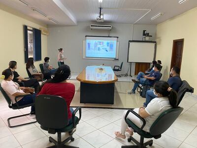 Los nuevos contratados fueron capacitados para sumarse al plantel del laboratorio biomolecular.