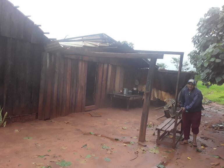 Casas destechadas tras la tormenta en Guayaybi e Yrybucua.