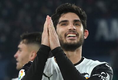 El portugués Goncalo Guedes  celebra uno de los  dos goles que marcó ayer para el Valencia en el clásico contra Levante.