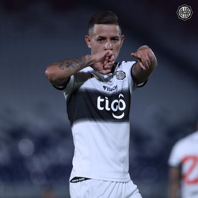 González marcó un gol y asistió para dos tantos.