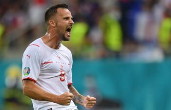 Haris Seferovic, 29 años, grita con furia su gol, el primero de Suiza contra Francia.