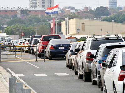 Va en aumento la toma de test, pero aún no es suficiente. Ayer se registró una larga cola de vehículos en la Costanera.