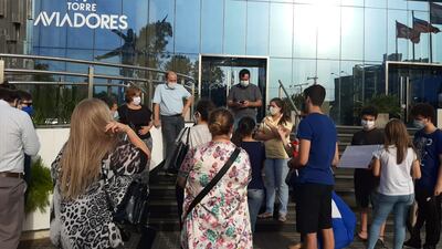 Manifestación de padres del colegio privado Chiang Kai Shek, de Asunción.