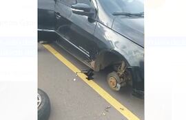 Conductor destruye una de sus ruedas en medio de reparaciones del viaducto Botánico.