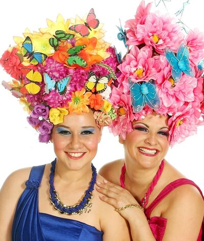 Gaby Cañete y Maricha Olitte actúan en la obra “Caraduras”.