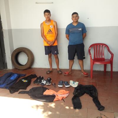 Los dos jóvenes detenidos involucrados supuestamente en el robo de celulares en Carapeguá