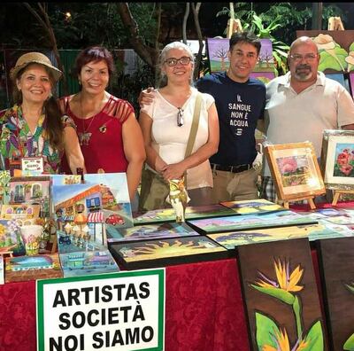 El "Mercadito navideño" se realiza en la tarde de hoy en la plaza Italia, organizado por la colectividad italiana en Paraguay. En la foto, edición del año pasado.