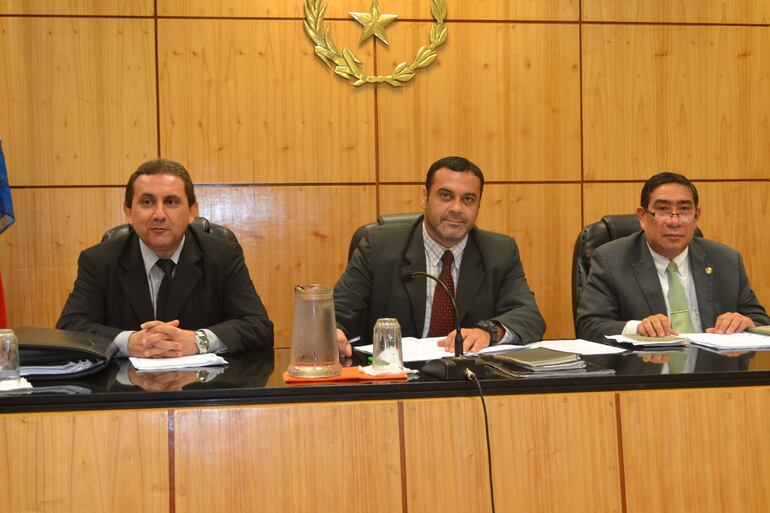 Los miembros del Tribunal de Sentencia quienes otorgaron 20 años de prisión a hombre quien asesinó a su pareja