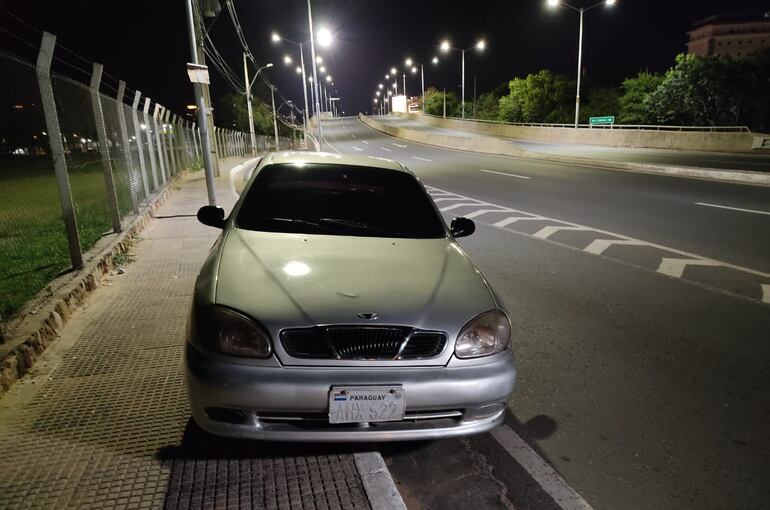 El hombre dejó abandonado su vehículo como pudo e intentó ocultarse, pero no lo logró.