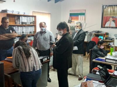 Agentes fiscales buscan documentos sobre la gestión del exintendente de Santaní Mehde José Safuán (ANR).