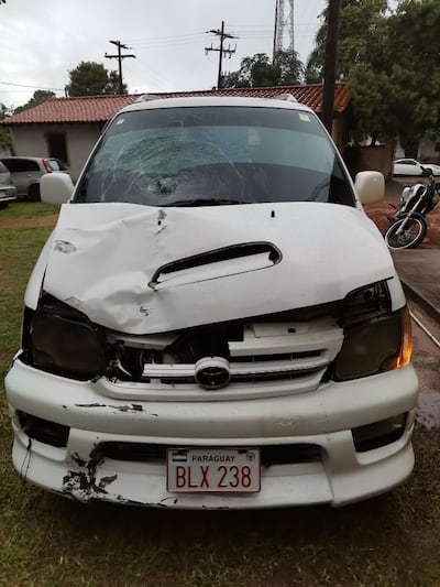 La camioneta de la marca Toyota, modelo Townace Noah, con chapa BLX 238, conducida supuestamente por Alcides Yudis Cáceres.