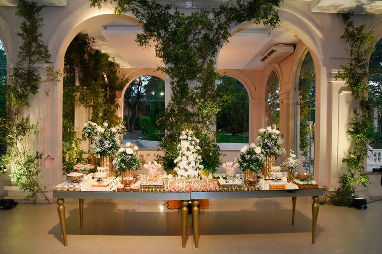 Imponente mesa de dulces.