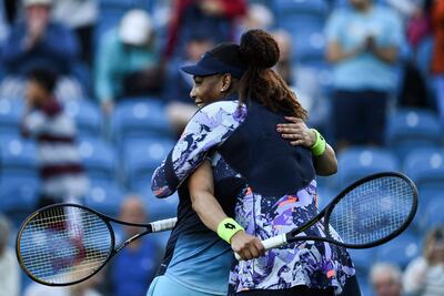 Serena Williams sigue avanzando en el dobles en Eastbourne.
