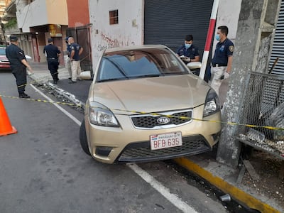 Vehículo abandonado sobre Cerro Corá casi Brasil.