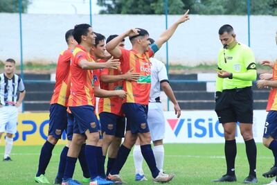 Sport Colombia goleó 5-1 a Pilcomayo.