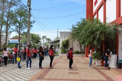 Los estudiantes fueron convocados por horario para evitar aglomeraciones.