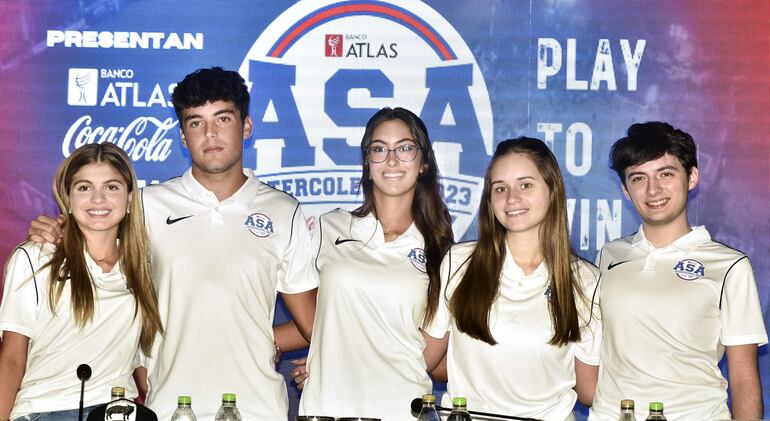 Almudena Martínez, Ismael Llano, María Storm, Sofía Bareiro y Santiago Llano.