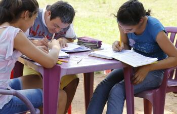 La escolarización de los infantes, 248.194 con edades entre 5 a 17 años participan del programa.