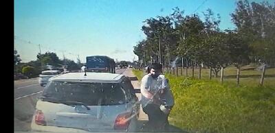 Una cámara que poseía el vehículo robado grabó a los ladrones.