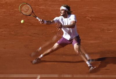 Stefanos Tsitsipas avanza en el torneo de Hamburgo.