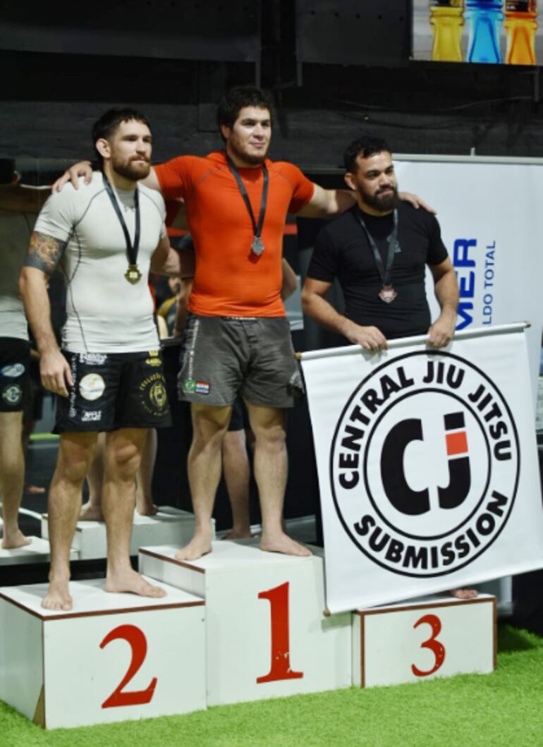 Destacados luchadores en el podio del Circuito Anual OPEN BJJ Cronos Checkmat.