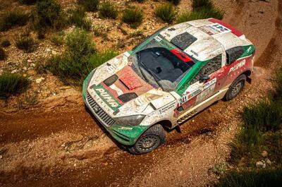 Andrea Lafarja y su navegante argentino Eugenio Arrieta en el Borgward BX7 DKR durante el Rally Baja Aragón.
