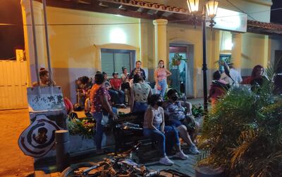 Familiares de los arrestados pidieron que todos los involucrados sean investigados por igual.