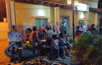 Familiares de los arrestados pidieron que todos los involucrados sean investigados por igual.