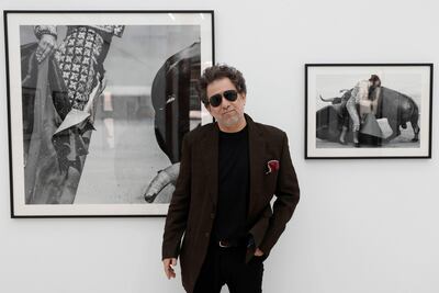 Además de anunciar la salida de su nuevo álbum, el cantautor argentino Andres Calamaro habilitó ayer la exposición "Devenir Toro" en Madrid, con fotografías realizadas por él mismo a través de su experiencia personal por las plazas de toros.