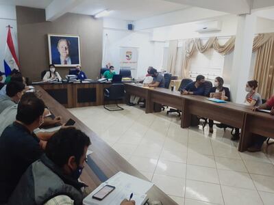 Los representantes de 12 empresas participaron este jueves en la apertura de los sobres de ofertas.